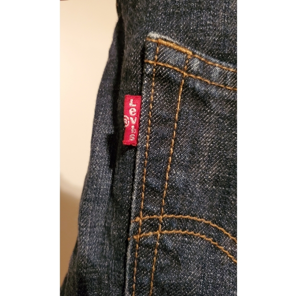 Levi denim shorts, like new - Picture 5 of 7